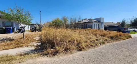 431 Riverview Dr, Laredo, TX 78046 photo 2