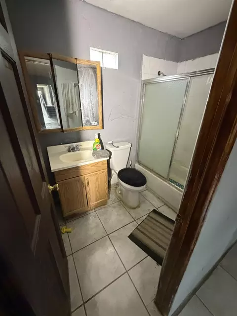 Bath - 3310 E Fiesta Lp, Laredo, TX 78043 photo 1 of 1