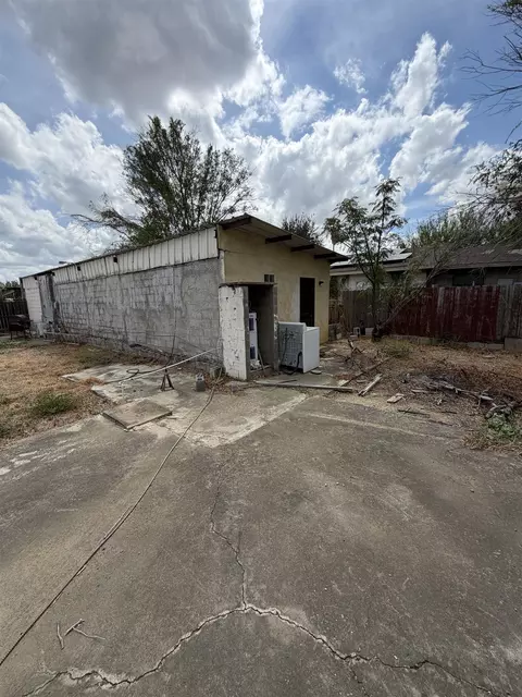 Exterior - 3310 E Fiesta Lp, Laredo, TX 78043 photo 6 of 8
