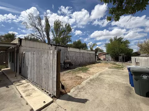 Exterior - 3310 E Fiesta Lp, Laredo, TX 78043 photo 3 of 8