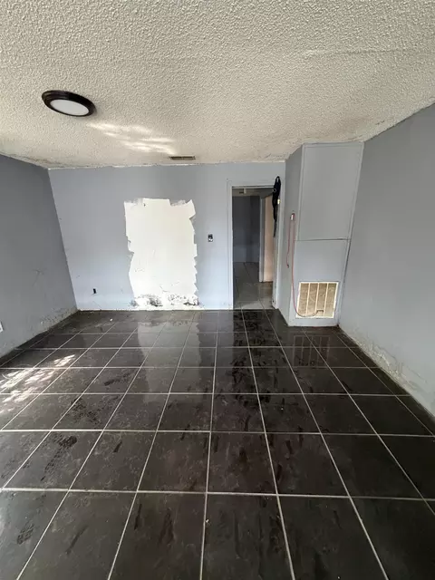 Living - 3310 E Fiesta Lp, Laredo, TX 78043 photo 3 of 4