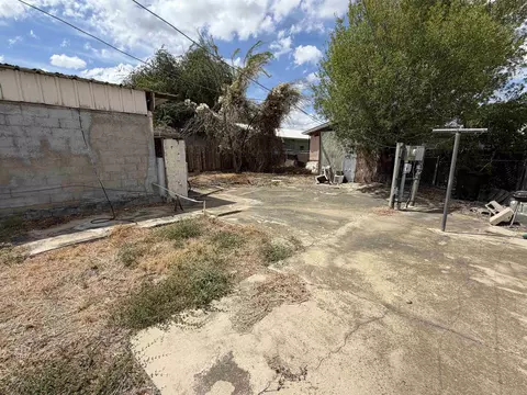 Exterior - 3310 E Fiesta Lp, Laredo, TX 78043 photo 5 of 8