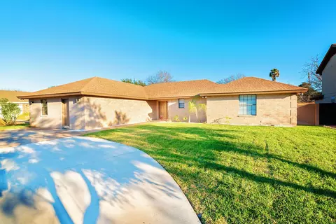 Exterior - 8655 Northridge Lp, Laredo, TX 78045 photo 2 of 7
