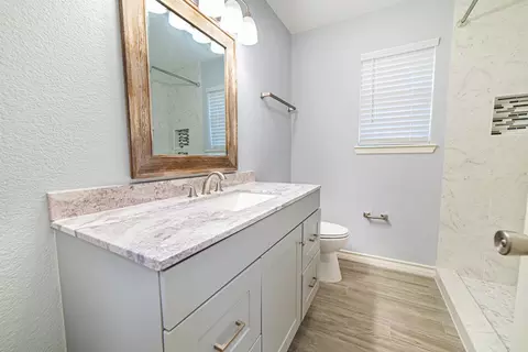 Bath - 8655 Northridge Lp, Laredo, TX 78045 photo 1 of 5