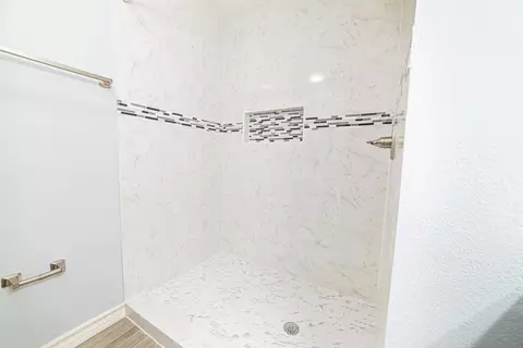 Bath - 8655 Northridge Lp, Laredo, TX 78045 photo 4 of 5