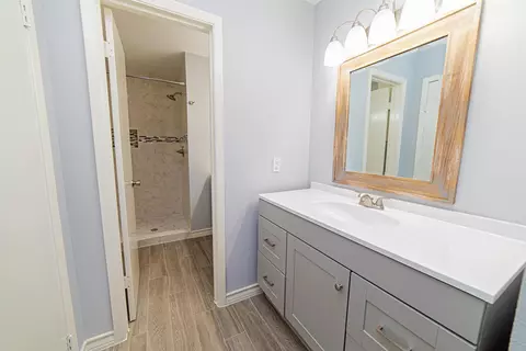 Bath - 8655 Northridge Lp, Laredo, TX 78045 photo 3 of 5