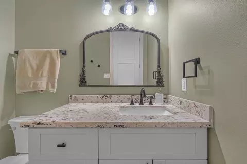 Bath - 275 Jefferies Rd, Laredo, TX 78045 photo 4 of 7