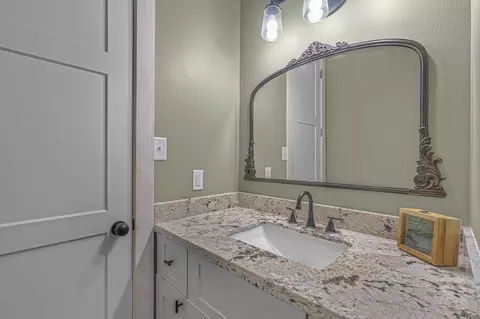 Bath - 275 Jefferies Rd, Laredo, TX 78045 photo 2 of 7
