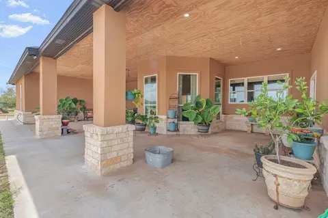 Exterior - 275 Jefferies Rd, Laredo, TX 78045 photo 4 of 8
