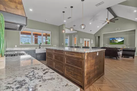 Kitchen - 275 Jefferies Rd, Laredo, TX 78045 photo 3 of 4
