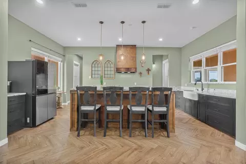 Kitchen - 275 Jefferies Rd, Laredo, TX 78045 photo 4 of 4