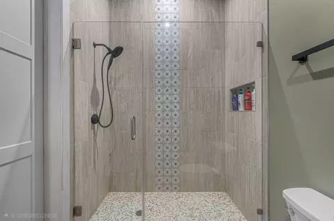 Bath - 275 Jefferies Rd, Laredo, TX 78045 photo 3 of 7
