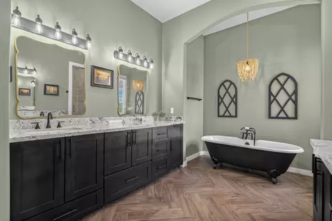 Bath - 275 Jefferies Rd, Laredo, TX 78045 photo 5 of 7