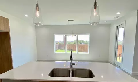313 Deer Path Loop, Laredo, TX 78045 photo 5