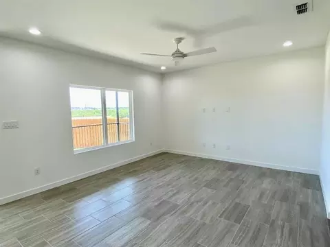 313 Deer Path Loop, Laredo, TX 78045 photo 2