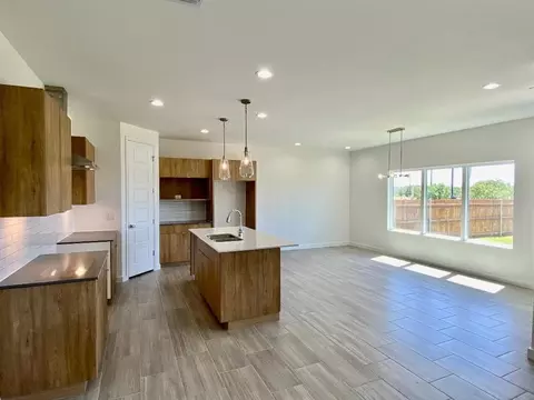 313 Deer Path Loop, Laredo, TX 78045 photo 4