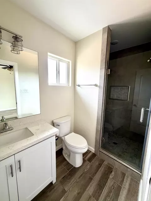 Bath - 5519 Conroe St, Laredo, TX 78046 photo 3 of 4