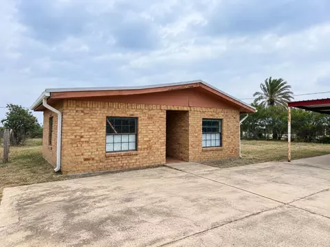 5203 Siesta Ln, Zapata, TX 78076