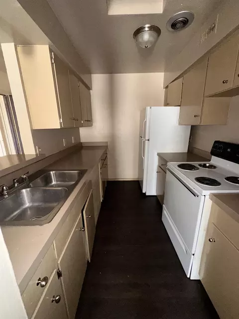 Kitchen - 2219 E Travis St, Laredo, TX 78041 photo 2 of 2