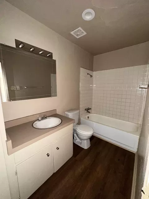 Bath - 2219 E Travis St, Laredo, TX 78041 photo 1 of 1