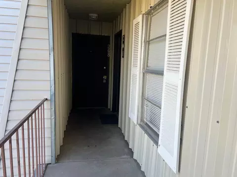 2219 E Travis St, Laredo, TX 78041