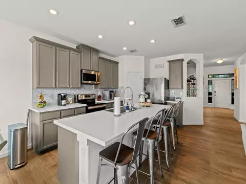 Kitchen - 311 Sabal Loop, Laredo, TX 78045 photo 3 of 5