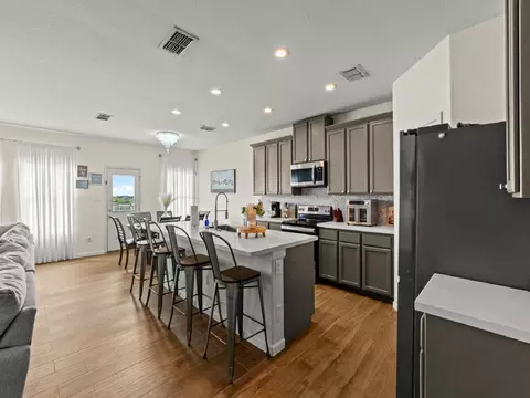 Kitchen - 311 Sabal Loop, Laredo, TX 78045 photo 4 of 5