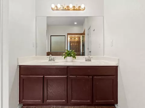 Bath - 311 Sabal Loop, Laredo, TX 78045 photo 4 of 4