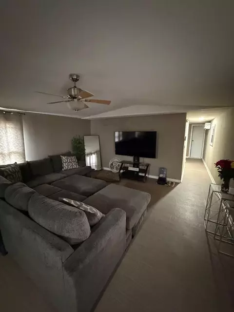 3426 Zamora Lp, Laredo, TX 78046 photo 4
