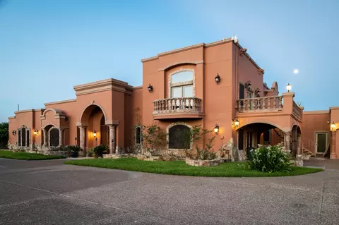 22168 Us Hwy 83 N, Laredo, TX 78045