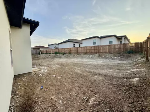 5706 Lone Star Loop, Laredo, TX 78046 photo 9