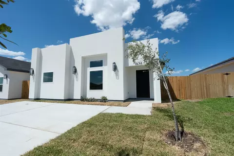 1632 Secretaria Ln, Laredo, TX 78041