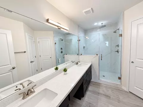 Bath - 808 Monasterio Dr, Laredo, TX 78046 photo 1 of 2