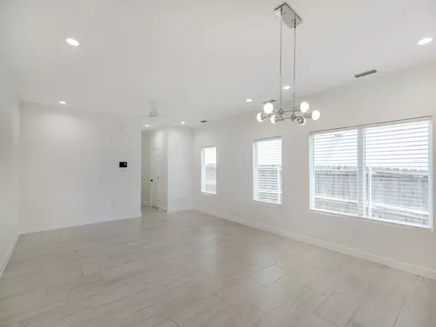 Living - 417 Deer Path Loop, Laredo, TX 78045 photo 4 of 4