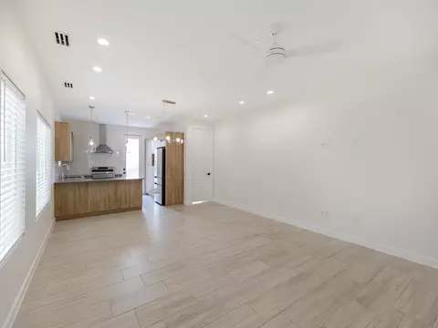 Living - 417 Deer Path Loop, Laredo, TX 78045 photo 2 of 4