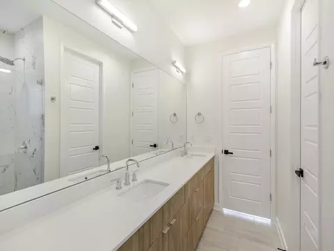 Bath - 417 Deer Path Loop, Laredo, TX 78045 photo 2 of 3