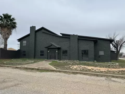 707 Tilden St, Cotulla, TX 78014