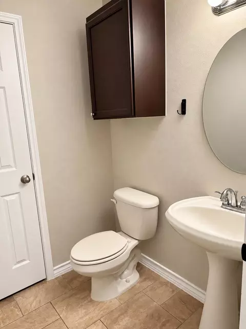 Bath - 109 Pacifico Dr, Laredo, TX 78045 photo 1 of 4