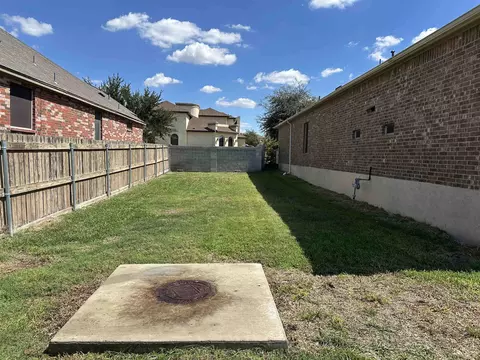 Exterior - 109 Pacifico Dr, Laredo, TX 78045 photo 3 of 5