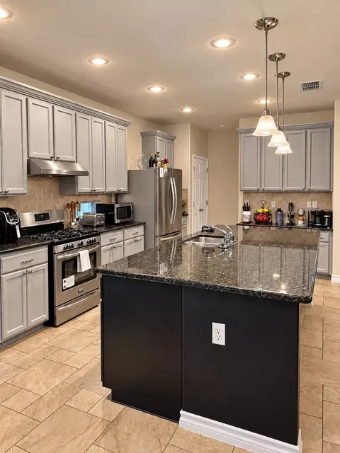 Kitchen - 109 Pacifico Dr, Laredo, TX 78045 photo 2 of 3