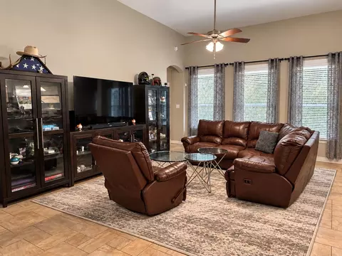 Living - 109 Pacifico Dr, Laredo, TX 78045 photo 2 of 2