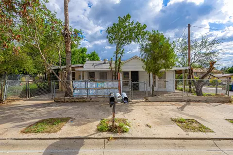 1501 Mercer St, Laredo, TX 78040