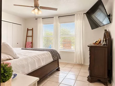 Bedroom - 606 Sunridge Lp, Laredo, TX 78041 photo 2 of 2