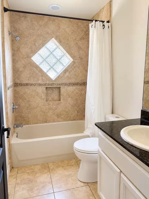 Bath - 8711 Jerry Loop, Laredo, TX 78045 photo 1 of 2