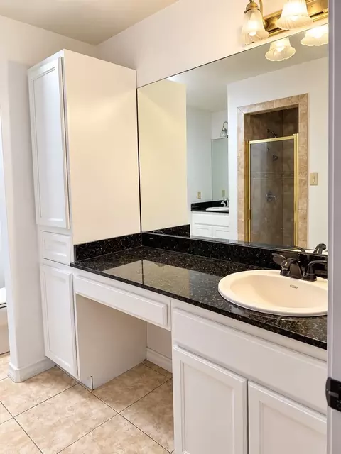 Bath - 8711 Jerry Loop, Laredo, TX 78045 photo 2 of 2