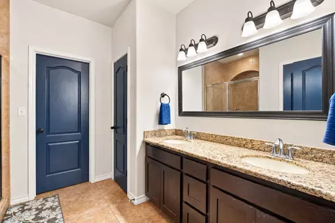 Bath - 301 Ladera Dr, Laredo, TX 78045 photo 1 of 4
