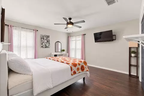Bedroom - 301 Ladera Dr, Laredo, TX 78045 photo 2 of 5