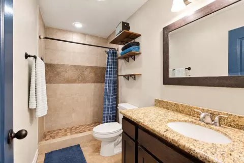 Bath - 301 Ladera Dr, Laredo, TX 78045 photo 4 of 4