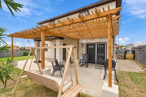 Exterior - 301 Ladera Dr, Laredo, TX 78045 photo 7 of 8