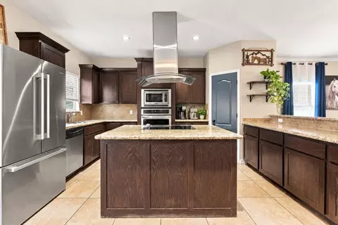 Kitchen - 301 Ladera Dr, Laredo, TX 78045 photo 3 of 6